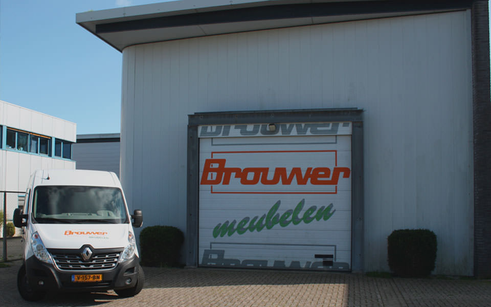 meubel-bezorging-magazijn-bus-brouwer-meubelen