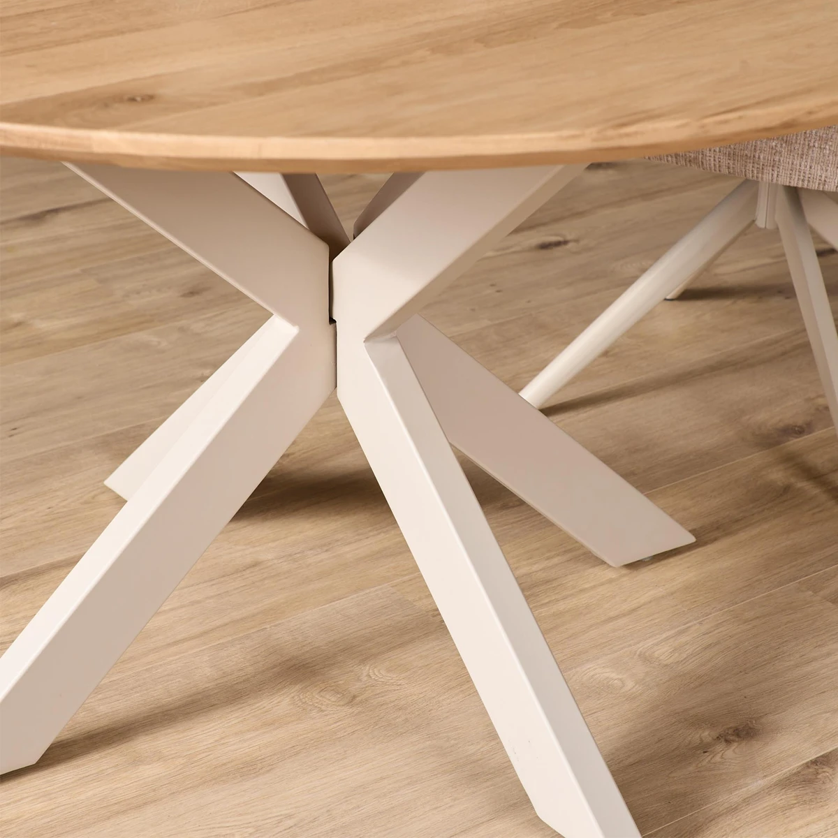 eettafel zand poot beige spinpoot ronde eettafel